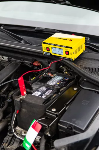 Mikroprocesszoros akkumulátortöltő 6–24 V, 10 A, 3–150 Ah, SMART/FAST, PM-PM-60B – Powermat (PM0714)