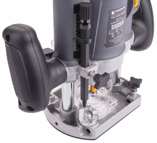 Felsőmarógép 2000 W, merülő, 6/8 mm befogás, másolóhüvellyel, PM-FGW-2000M – Powermat (PM0813)