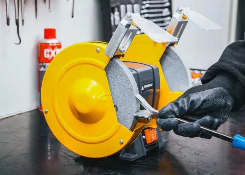 Kettős asztali köszörűgép 1850 W, 200 mm-es korongokkal, PM-SS-1850M – Powermat (PM0914)